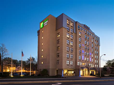 Affordable Hotels In Cambridge Ma Holiday Inn Express And Suites Boston