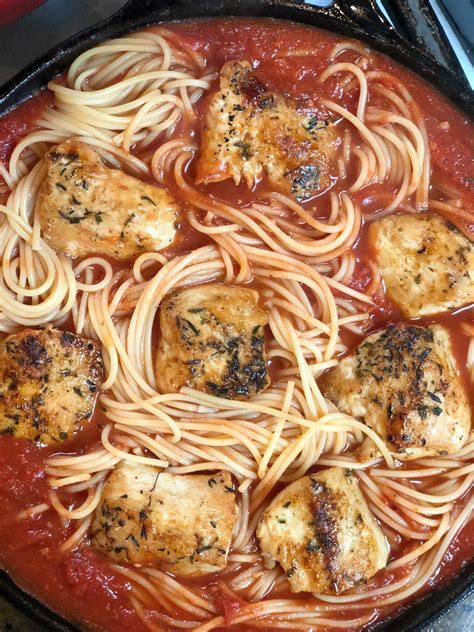Skillet Chicken Spaghetti With Tomato Sauce And Cheese Chicken With