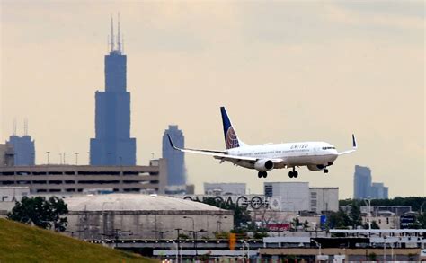 United Wants To Train 5000 Pilots Get Women People Of Color In Cockpit