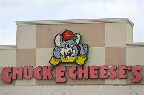 Chuck E Cheese Saddened After Mom Posts Viral Video Of Mascot