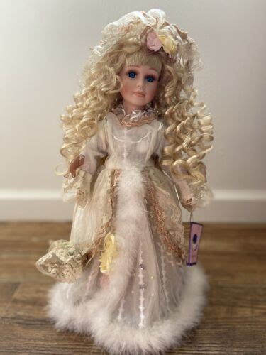 Goldenvale Collection 1 2000 Porcelain Doll Blonde Hair 16 Victorian