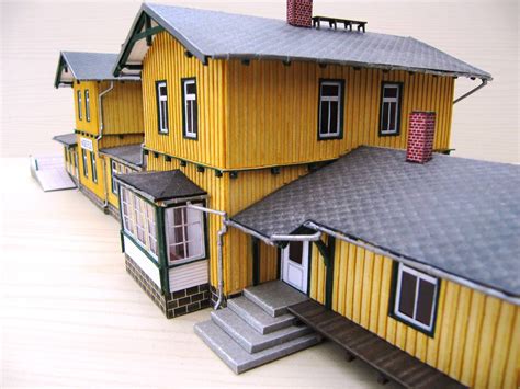 Kartonmodellbau webseite, mit kostenlose h0 bastelbogen als haus, straße, flugzeug und verkehrsschilder. MaKaMo Modellbogendesign Walfried Fehse - Eisenbahnarchitektur aus Karton - MaKaMo Modellbogen ...