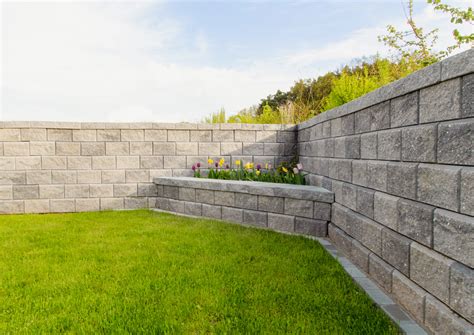 Figuren stellen und stellten schon immer eine besondere aufwertung des umfeldes dar. ALLAN BLOCK Stützwand- & Gartenmauersystem | GODELMANN ...