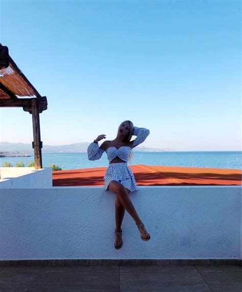 40 yaşındaki şarkıcı sia kate isobelle furler, arkadaşlarıyla birlikte tatil yaptı. Babası Instagram'ını kapattırmıştı Coşkun Sabah'ın kızı ...