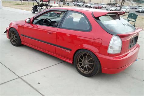 Modded 1996 Honda Civic Dx Hatch Manages To Fetch 14000 At Auction