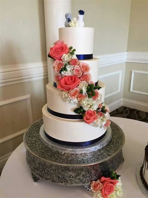 Hackberry Creek Country Club In 2020 Coral Wedding Cakes Country Wedding Cakes Floral
