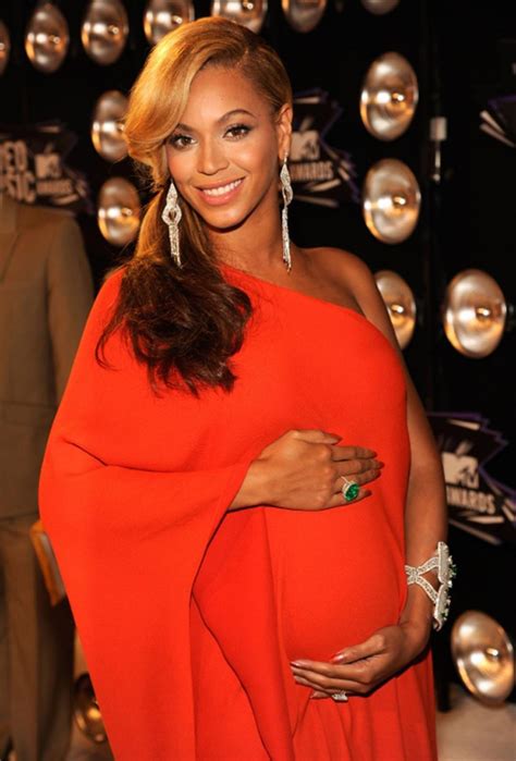Beyonces Pregnancy Announcement Takes Over The Internet Arabia Weddings