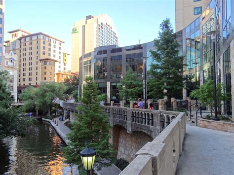 3 reasons why the Embassy Suites San Antonio Riverwalk is just right