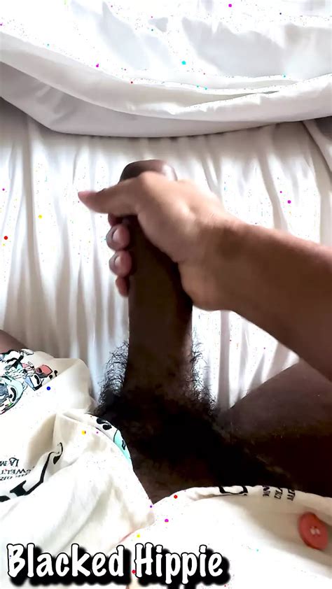 Une Grosse Bite Noire Gémit En Regardant Du Porno Une Grosse Bite