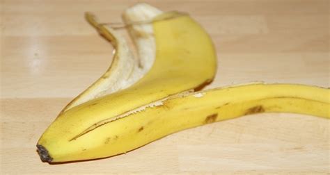 List Of 10 Amazing Uses Of Banana Peels Healthy Food Advice