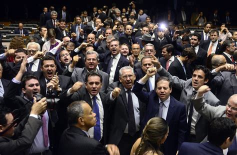 Naquela região, apenas a suíça não oferece algum tipo de ajuda estatal. Deputados aprovam avanço do fundo eleitoral no bolso dos ...
