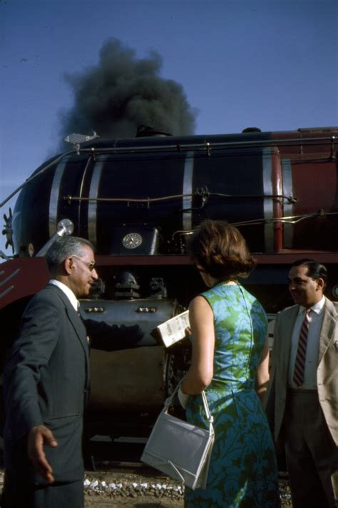 St C117 T83 62 First Lady Jacqueline Kennedy At Train Station In India