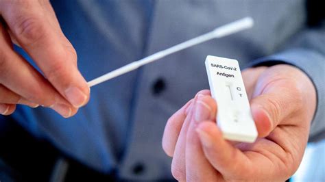 Das ergebnis kann über eine mögliche infektion informieren und die infektionskette unterbrechen. Corona-Schnelltest vor Weihnachten: Aktion in BaWü - ist ...