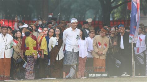 Pakaian Adat Nusantara Warnai Peringatan HUT 78 Kemerdekaan Di Kantor