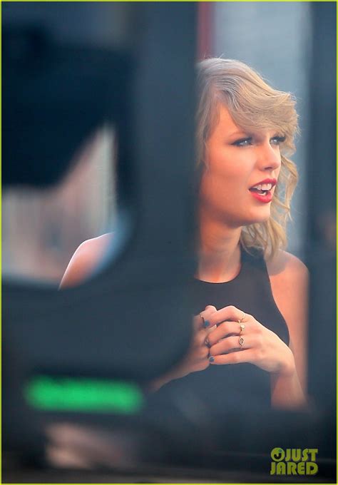 Taylor Swift Gets Ready To Entertain Us On Jimmy Kimmel Live Photo 3225848 Taylor Swift