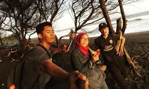 Eh sayangnya petugas penyelamat pantainya nggak ikutan bugil. 10 Foto Pantai Bugel Kulon Progo, Harga Tiket Masuk Alamat ...