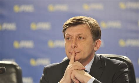 ˈd͡ʒe̯ord͡ʒe ˈkrin la.uˈrent͡sju antoˈnesku ; Crin Antonescu îl critică pe Iohannis: "Nu era momentul să ...