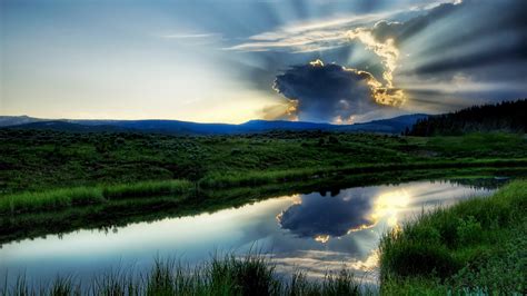 壁纸 草，湖，绿，天空，云，太阳光线，黄昏 3840x2160 Uhd 4k 高清壁纸 图片 照片