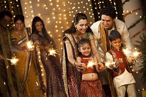 Most ladies will be clad in the traditional colourful sari or punjabi suits. How to Spend Quality Time with your Child during Diwali