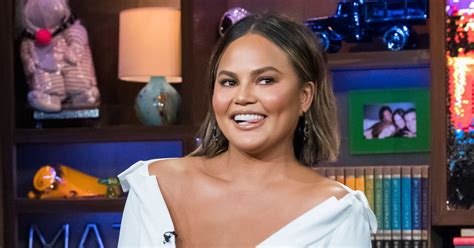 Chrissy Teigen Takes Down Troll Who Called Out Her Huge Face Huffpost
