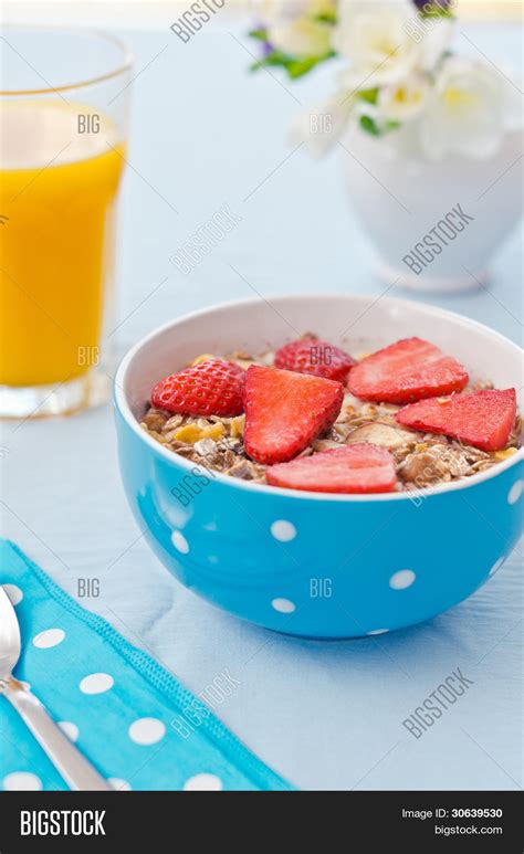 When it comes to dining in north america, there are two styles of eating: Continental Breakfast Table Set Up & Table Set For Breakfast