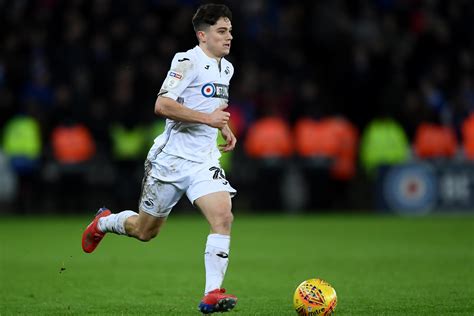 Having been linked with a move to the yorkshire club whilst at swansea city, with the move collapsing at the last minute, the winger will finally play under marcelo bielsa. Daniel James joining Man Utd marks dramatic shift in transfer strategy under Ole Gunnar ...