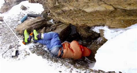 Mt Everest Has Killed 300 Climbers Retrieving A Body Is Treacherous