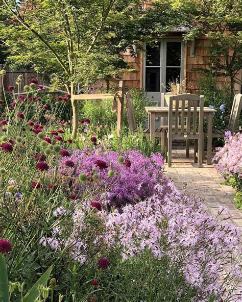 03 Stunning Small Cottage Garden Ideas For Backyard Inspiration