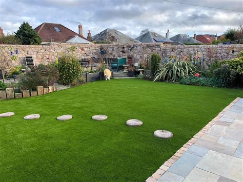 Last fall, various national media outlets once again reported public concerns about the use of crumb rubber in artificial grass, particularly when it comes to the sports fields that kids play on. Pet Friendly Artificial Grass - Perth & Dundee - Perth ...