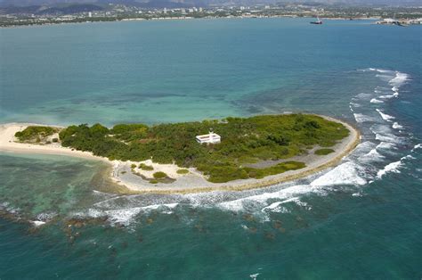 Cardona island light (also known as faro del puerto de ponce or cayo cardona light) is the only 6th order lighthouse in puerto rico with a cylindrical attached tower. Isla de Cardona Lighthouse in Puerto Rico - lighthouse ...