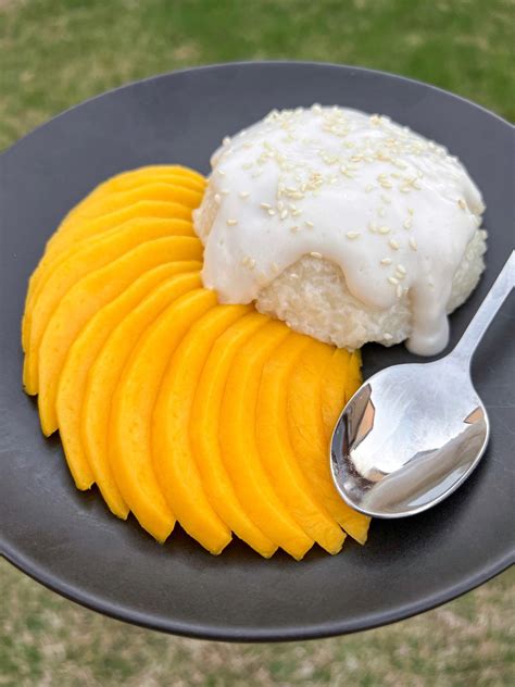 How To Make Mango Sticky Rice With Coconut Sauce Feedmi