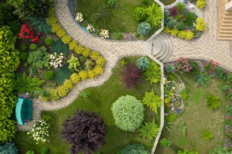 What You Need To Know Before Hiring A Landscape Designer