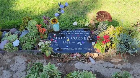 Visiting Chris Cornells Gravesite At Hollywood Forever Cemetery Youtube