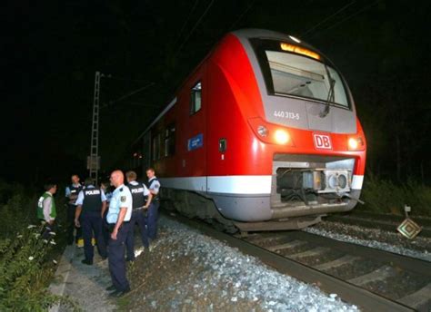 Drei frauen waren der gewalttat zum opfer. Attentat à la hache dans un train à Würzburg en Allemagne