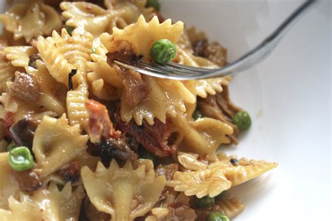We like to stick with a pasta, and for a few years it became a tradition that. Farfalle with chicken and a roasted garlic cream sauce. Cheesecake Factory copycat recipe ...