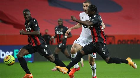 Efter segern mot angers i sista omgången lyckades de bryta psg:s dominans. LIGUE 1 : Accroché à Nice (1-1), Lille abandonne la ...