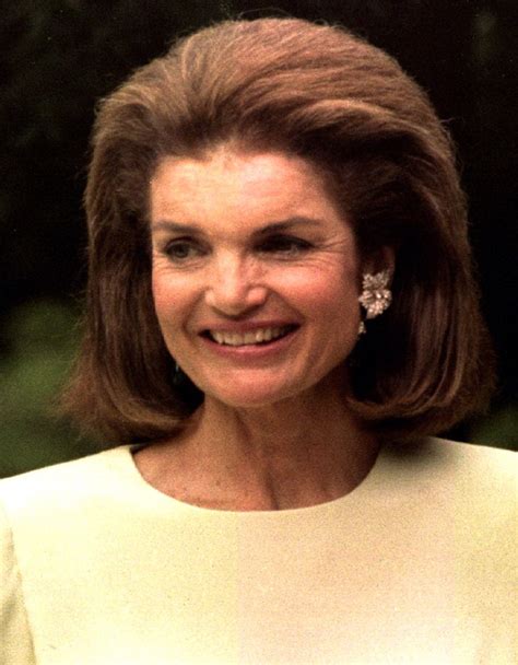 Jacqueline lee jackie bouvier kennedy onassis (southampton, 28 de julho de 1929 — manhattan, 19 de maio de 1994) 1 foi a esposa do 35.º presidente dos estados unidos john f. Jackie Kennedy Onassis Quotes: 10 Things She Said To ...