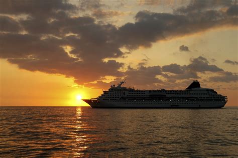 Passenger Ship Sunset Sea Global Trade Review Gtr