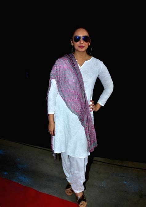 bollywood actress huma qureshi hot looking in white dress