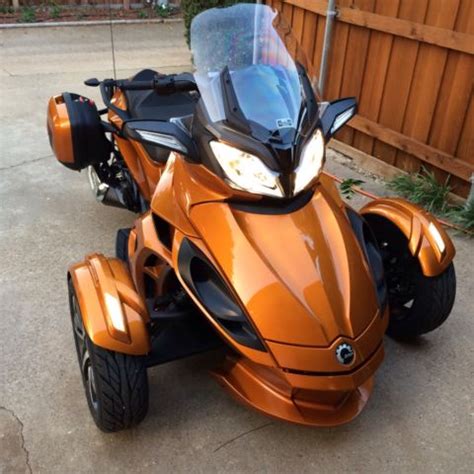 Clock, tachometer, and speedometer * am/fm audio system with ipod cable and two speakers * front trunk for storage * adjustable windshield * market value $14,476. 2014 Can Am Spyder STS-Limited "Like New"