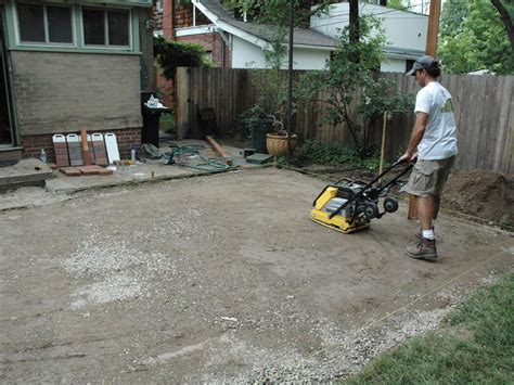 How To Lay A Brick Paver Patio How Tos Diy