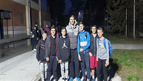 Στο video αποτυπώνονται επίσης και οι υπεράνθρωπες προσπάθειες των εταιρειών και εθελοντών απορρύπανσης οι οποίοι προσπαθούν να περιορίσουν την ανυπολόγιστη. Σε προεπιλογή κλιμακίων του Βορρά αθλητές του Βίκου ΠΑΣ ...