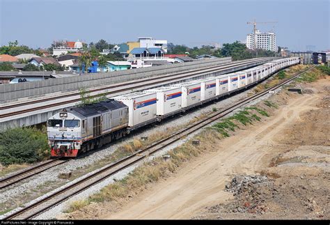 Kereta api merupakan alat transportasi massal yang umumnya terdiri dari lokomotif (kendaraan dengan tenaga gerak yang berjalan sendiri) dan rangkaian kereta atau gerbong (dirangkaikan dengan kendaraan lainnya). 1948.1393155608.jpg