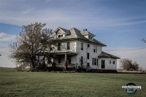 Abanonded Old Farmhouse In Rural Illinois Abandoned Houses Abandoned