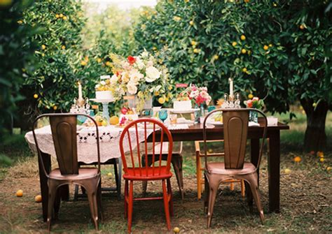 Thinking of having a dinner party in the great outdoors? We {Heart} Outdoor Dinner Parties! - B. Lovely Events