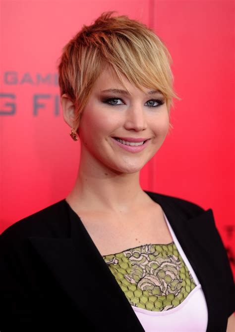 Jennifer Lawrences Short Hair On Catching Fire Red Carpet