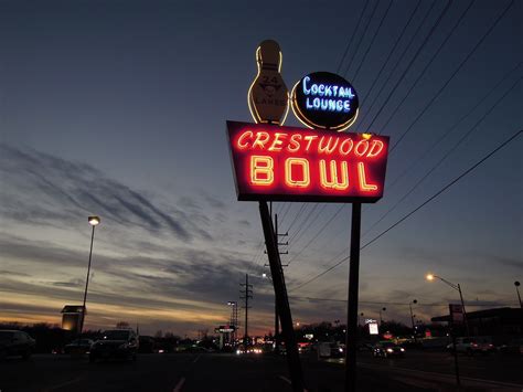 Crestwood Bowl Restored Vintage Neon Sign On Watson Rd R Flickr