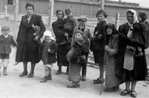 Las Fotos De Los Ss Que Reflejan El Horror Cotidiano De Auschwitz