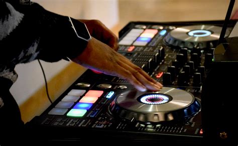 7 Best Dj Mixing Boards For Beginners That Wont Break The Bank