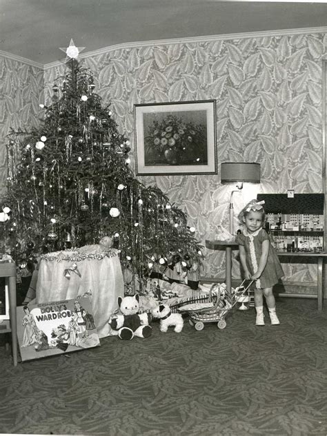 Lovely Vintage Photos Show The Happiness Of Children On Christmas